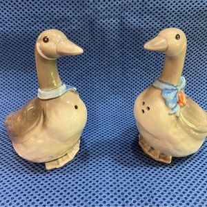 Vintage Josef Original Gray Geese With Bow Salt & Pepper Shakers Made In Korea